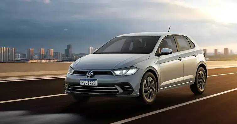 Volkswagen Polo Hatch na cor prata