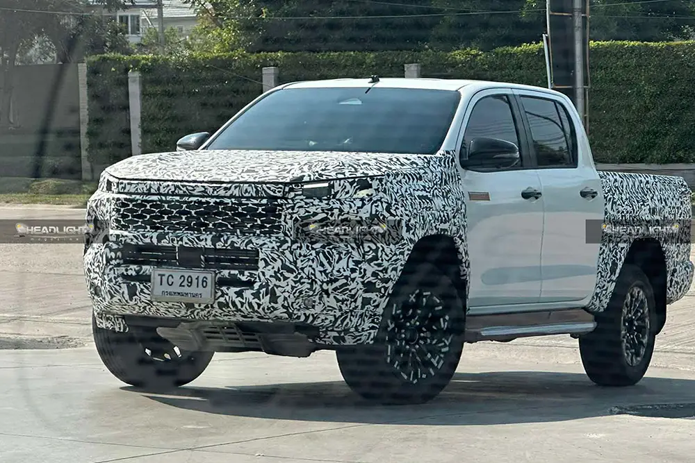Spyshot NEW Toyota Hilux by Headlightmag 4 1